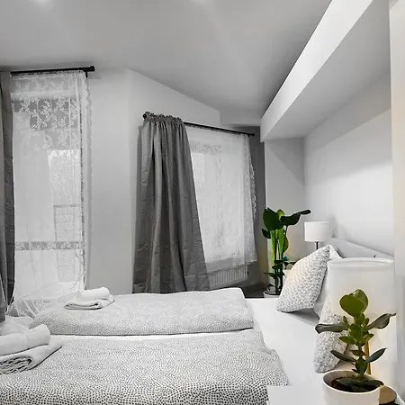 Spacious With 5 Bedrooms And 2 Bathrooms For 12 Guest In Cracow Old Town *
