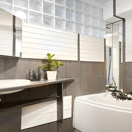 Spacious With 5 Bedrooms And 2 Bathrooms For 12 Guest In Cracow Old Town Apartmán