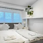 Apartament Spacious With 5 Bedrooms And 2 Bathrooms For 12 Guest In Cracow Old Town *