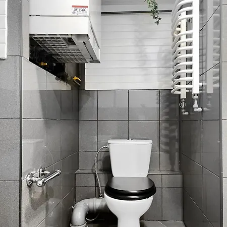 Spacious With 5 Bedrooms And 2 Bathrooms For 12 Guest In Cracow Old Town