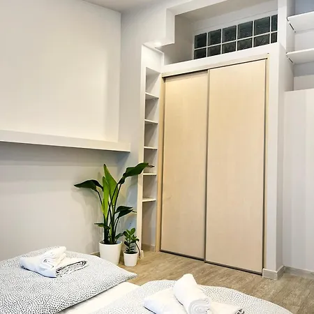 Spacious With 5 Bedrooms And 2 Bathrooms For 12 Guest In Cracow Old Town Apartmán *