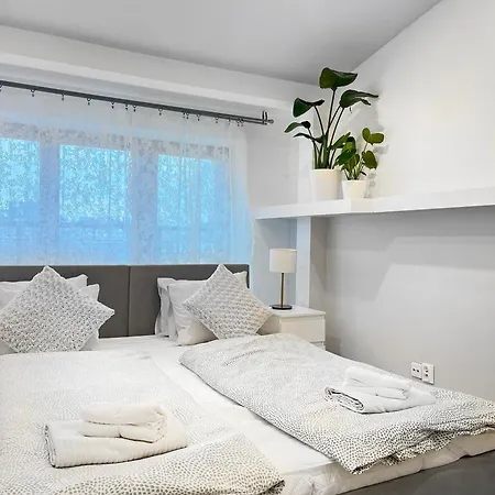 Appartement Spacious With 5 Bedrooms And 2 Bathrooms For 12 Guest In Cracow Old Town *