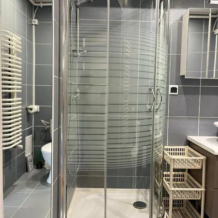Spacious With 5 Bedrooms And 2 Bathrooms For 12 Guest In Cracow Old Town Apartmán
