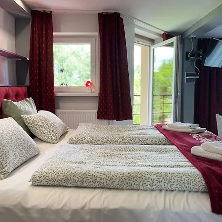 Apartmán Spacious With 5 Bedrooms And 2 Bathrooms For 12 Guest In Cracow Old Town