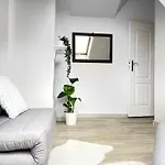 Spacious With 5 Bedrooms And 2 Bathrooms For 12 Guest In Cracow Old Town 公寓 *