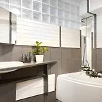 Spacious With 5 Bedrooms And 2 Bathrooms For 12 Guest In Cracow Old Town 公寓